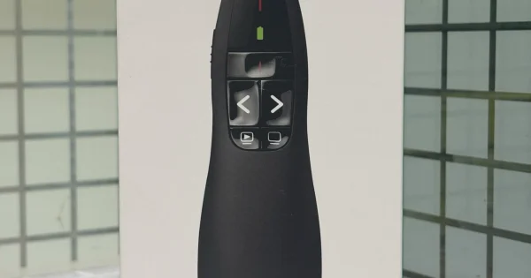 Logitech R400 Wireless Presenter - Logitech Wireless Presenter